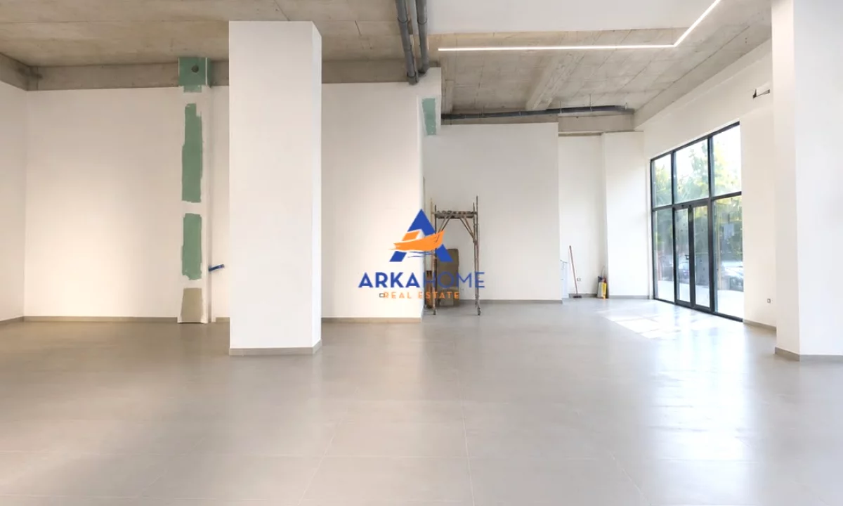 JEPET AMBIENT ME QERA 196M2 "RRUGA 5 MAJI" 3000 EURO