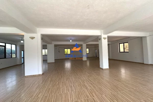 JEPET ME QERA AMBIENT BIZNESI 220M2 "NE BERZHITE" 1000 EURO