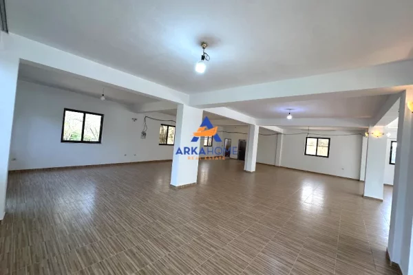 JEPET ME QERA AMBIENT BIZNESI 220M2 "NE BERZHITE" 1000 EURO