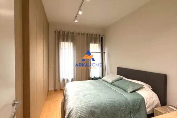 Shtepi me qera Apartament ne Tirane, 2+1, Mobilimi E mobiluar, Pagesa 1,300  Euro.