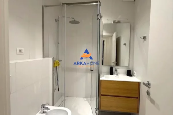 Shtepi me qera Apartament ne Tirane, 2+1, Mobilimi E mobiluar, Pagesa 1,300  Euro.