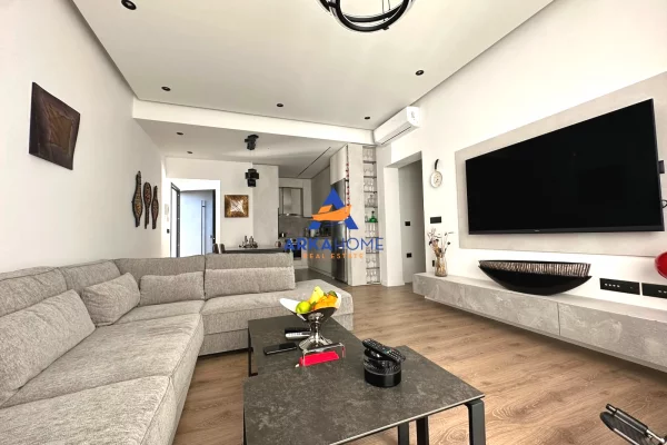 Shtepi ne shitje Vila Luksoze ne Tirane, 4+1, Mobilimi E mobiluar, Pagesa 697,424  Euro.