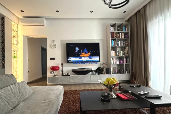 Shtepi ne shitje Vila Luksoze ne Tirane, 4+1, Mobilimi E mobiluar, Pagesa 697,424  Euro.