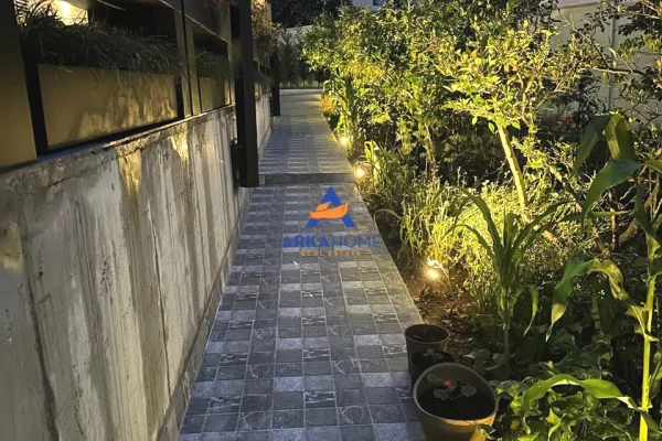Shtepi ne shitje Vila Luksoze ne Tirane, 4+1, Mobilimi E mobiluar, Pagesa 697,424  Euro.