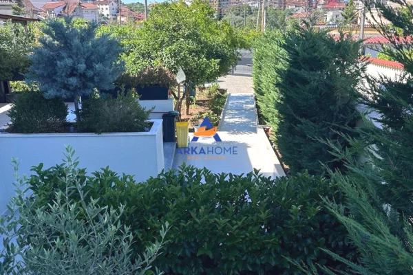Shtepi ne shitje Vila Luksoze ne Tirane, 4+1, Mobilimi E mobiluar, Pagesa 697,424  Euro.