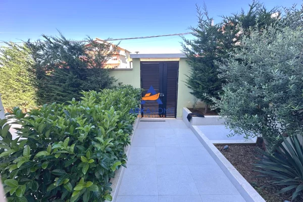 Shtepi ne shitje Vila Luksoze ne Tirane, 4+1, Mobilimi E mobiluar, Pagesa 697,424  Euro.