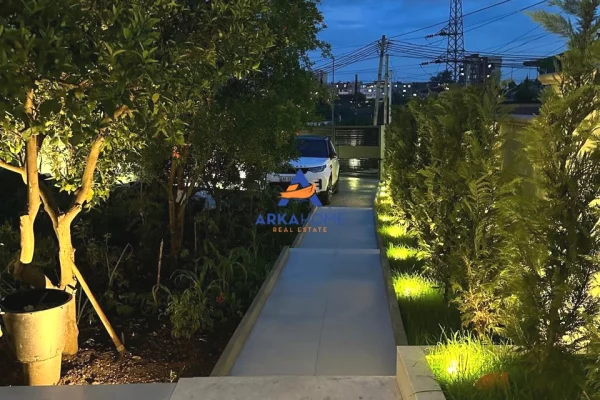 Shtepi ne shitje Vila Luksoze ne Tirane, 4+1, Mobilimi E mobiluar, Pagesa 697,424  Euro.