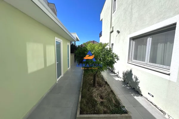 Shtepi ne shitje Vila Luksoze ne Tirane, 4+1, Mobilimi E mobiluar, Pagesa 697,424  Euro.