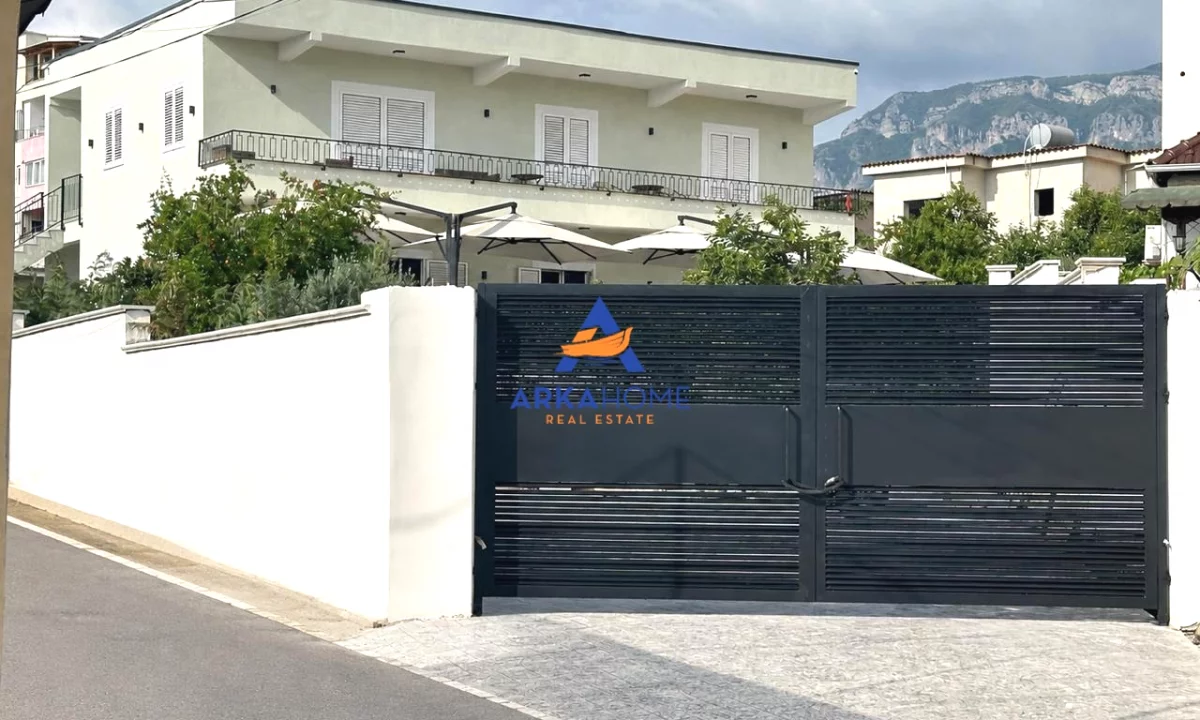 Shtepi ne shitje Vila Luksoze ne Tirane, 4+1, Mobilimi E mobiluar, Pagesa 697,424  Euro.