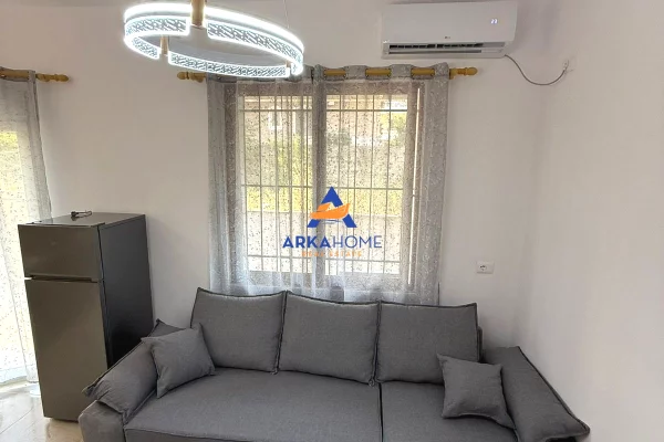 Shtepi me qera Apartament ne Tirane, 1+1, Mobilimi E mobiluar, Pagesa 557  Euro.