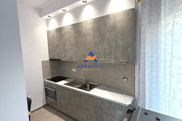Shtepi me qera Apartament ne Tirane, 1+1, Mobilimi E mobiluar, Pagesa 557  Euro.