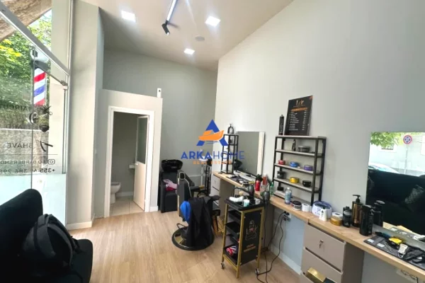SHITET DYQAN 24M2 "TEK RRUGA E BARRIKADAVE" 135.000 EURO