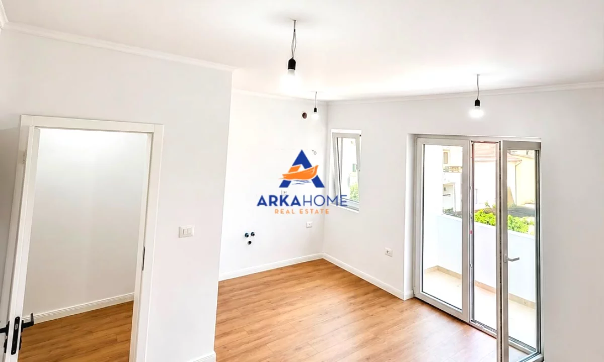 Shtepi ne shitje Apartament ne Tirane, 1+1, Mobilimi Bosh, pa mobiluar, Pagesa 171,700  Euro.