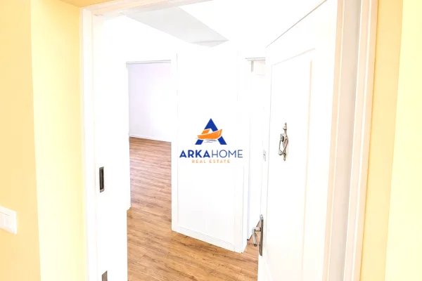 Shtepi ne shitje Apartament ne Tirane, 1+1, Mobilimi Bosh, pa mobiluar, Pagesa 171,700  Euro.