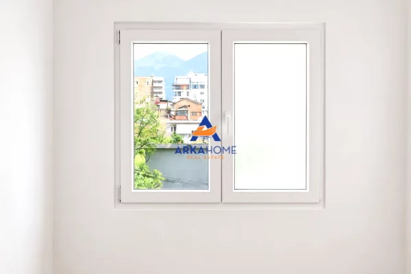 Shtepi ne shitje Apartament ne Tirane, 1+1, Mobilimi Bosh, pa mobiluar, Pagesa 171,700  Euro.