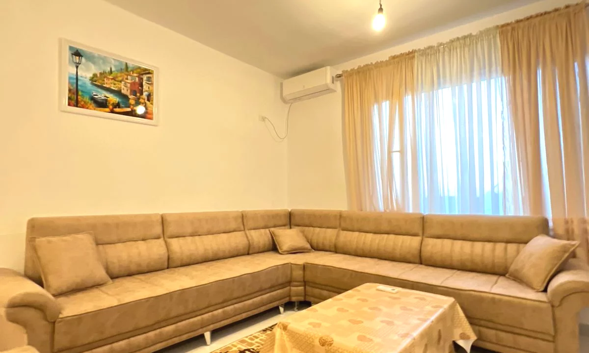 Shtepi me qera Apartament ne Tirane, 1+1, Mobilimi E mobiluar, Pagesa 350  Euro.