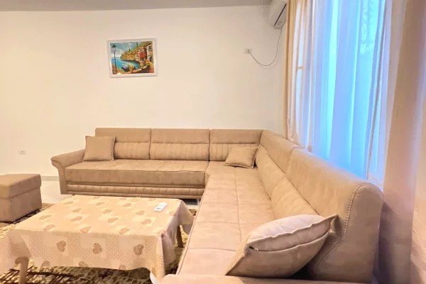 Shtepi me qera Apartament ne Tirane, 1+1, Mobilimi E mobiluar, Pagesa 350  Euro.