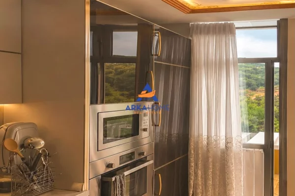 Shtepi me qera Apartament ne Tirane, 3+1, Mobilimi E mobiluar, Pagesa 500  Euro.