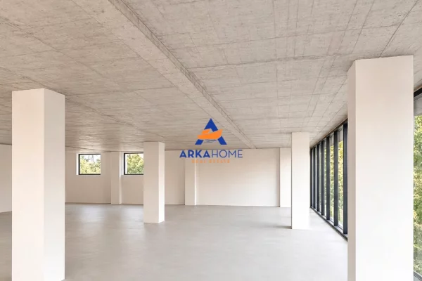 Ambient biznesi me qera 3+1 ne Tirane - 10,000 Euro