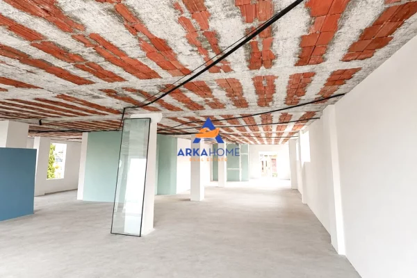 JEPET ME QERA AMBIENT BIZNESI / ZYRA 1000M2 "SAUK" 10.000 EURO