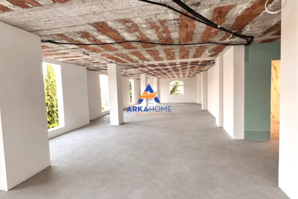 JEPET ME QERA AMBIENT BIZNESI / ZYRA 1000M2 "SAUK" 10.000 EURO