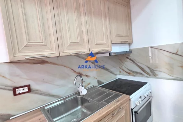 Shtepi ne shitje Apartament ne Tirane, 2+1, Mobilimi E mobiluar, Pagesa 110,000  Euro.