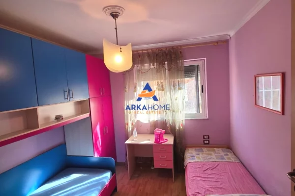 Shtepi ne shitje Apartament ne Tirane, 2+1, Mobilimi E mobiluar, Pagesa 110,000  Euro.