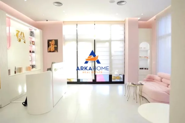 SHITET BIZNES KOZMETIKE 66M2 "BULEVARDI I RI, KAMEZ" 350.000 LEKE