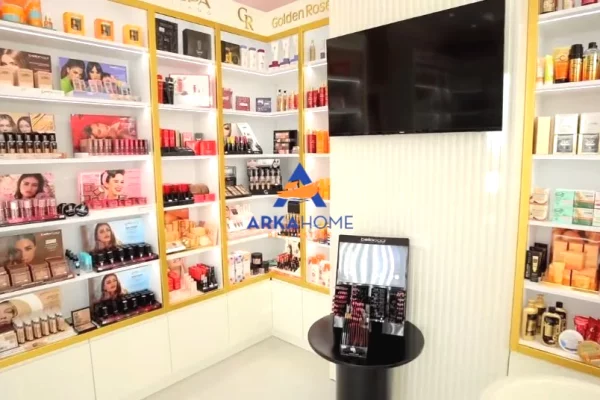 SHITET BIZNES KOZMETIKE 66M2 "BULEVARDI I RI, KAMEZ" 350.000 LEKE