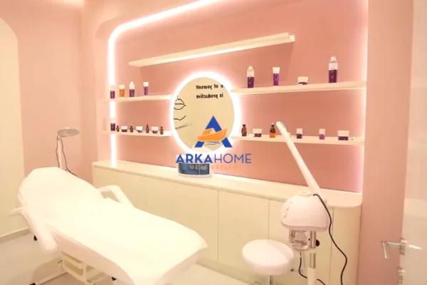 SHITET BIZNES KOZMETIKE 66M2 "BULEVARDI I RI, KAMEZ" 350.000 LEKE