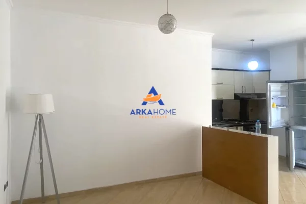 JEPET APARTAMENT 2+1 ME QERA "PRANE GJIMNAZIT ISMAIL QEMALI" 50.000 LEKE