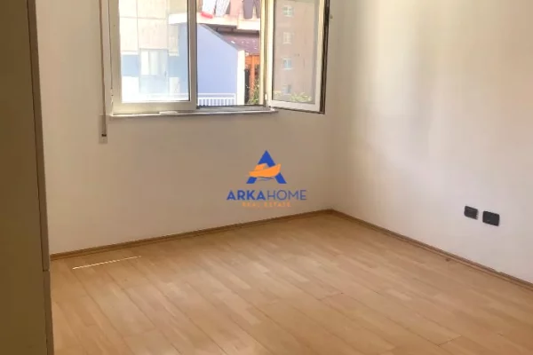 Shtepi me qera Apartament ne Tirane, 2+1, Mobilimi Bosh, pa mobiluar, Pagesa 540  Euro.