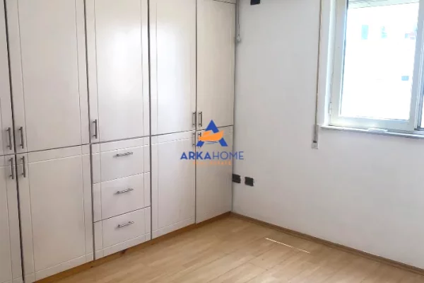 Shtepi me qera Apartament ne Tirane, 2+1, Mobilimi Bosh, pa mobiluar, Pagesa 540  Euro.