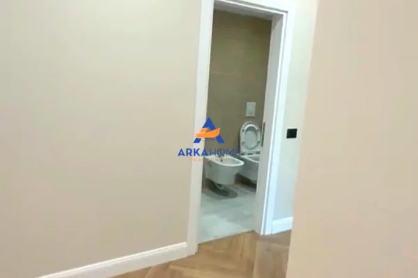 Shtepi me qera Apartament ne Tirane, 2+1, Mobilimi Bosh, pa mobiluar, Pagesa 1,200  Euro.