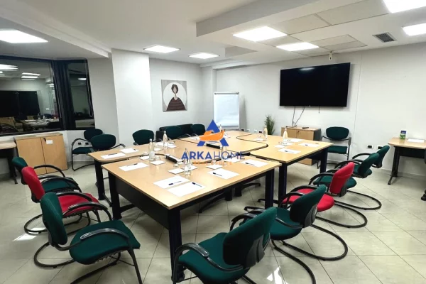 Ambient biznesi me qera 3+1 ne Tirane - 17,297 Euro