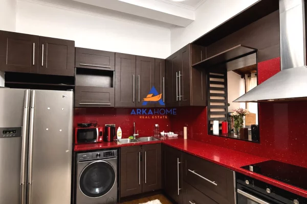 Shtepi me qera Apartament ne Tirane, 2+1, Mobilimi E mobiluar, Pagesa 900  Euro.
