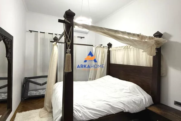 Shtepi ne shitje Apartament ne Tirane, 2+1, Mobilimi E mobiluar, Pagesa 500,000  Euro.