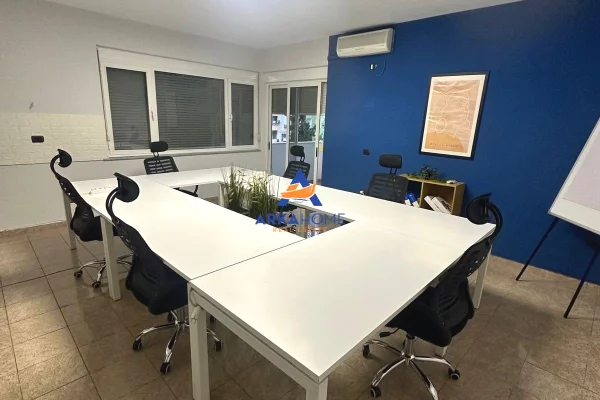 Ambient biznesi me qera 3+1 ne Tirane - 1,729 Euro