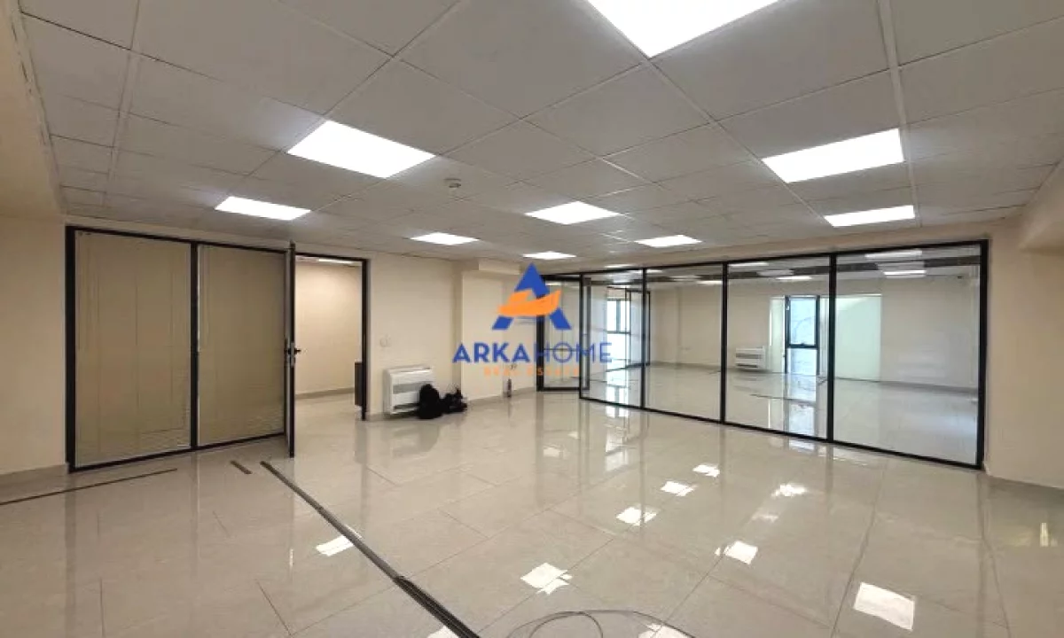 JEPET AMBJENT ME QERA 190M2 "AFER FAKULTETIT TE EKONOMISE" 2800 EURO