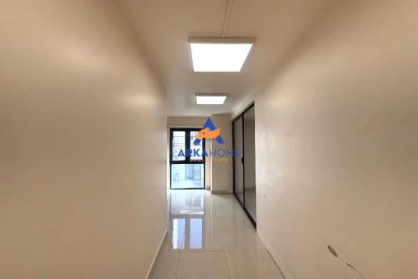 JEPET AMBJENT ME QERA 190M2 "AFER FAKULTETIT TE EKONOMISE" 2800 EURO