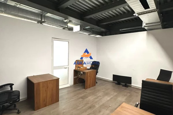 Ambient biznesi me qera 3+1 ne Tirane - 3,243 Euro