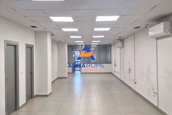 JEPET ME QERA ZYRE 916M2 "TE RRUGA E KAVAJES" 16.000 EURO