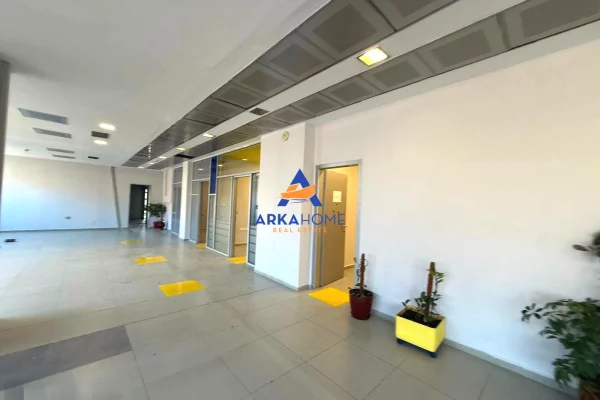 JEPET ME QERA ZYRE 916M2 "TE RRUGA E KAVAJES" 16.000 EURO
