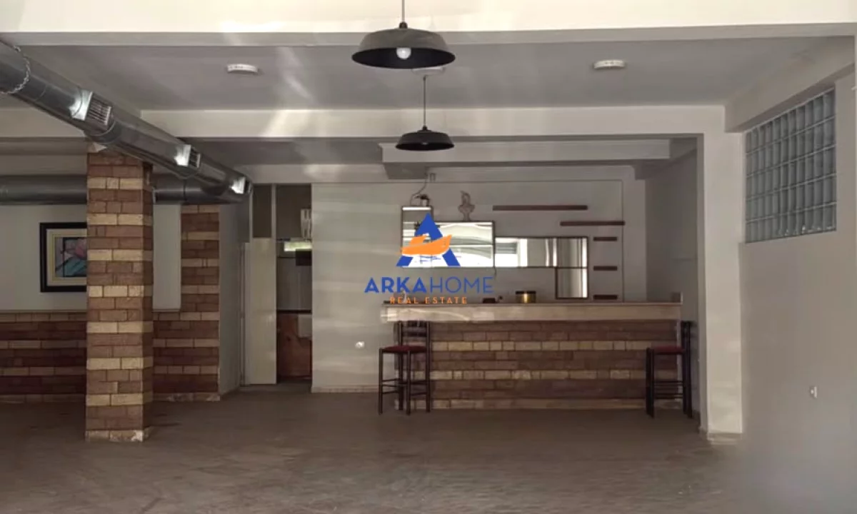JEPET ME QERA AMBIENT BIZNESI 185 M2 "TE BULEVARDI I RI" 1300 EURO