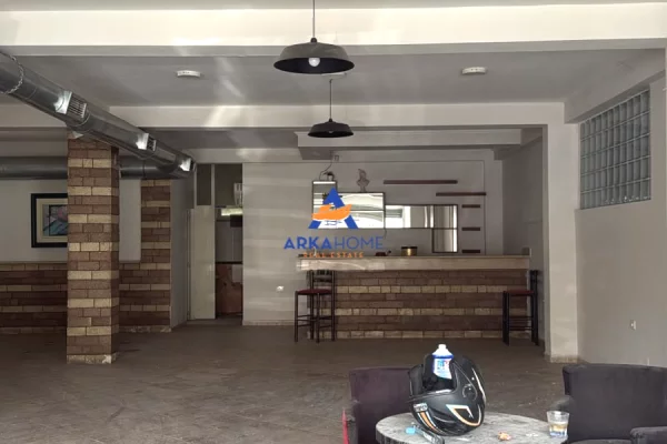 JEPET ME QERA AMBIENT BIZNESI 185 M2 "TE BULEVARDI I RI" 1300 EURO