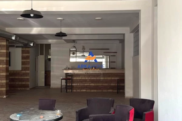 JEPET ME QERA AMBIENT BIZNESI 185 M2 "TE BULEVARDI I RI" 1300 EURO