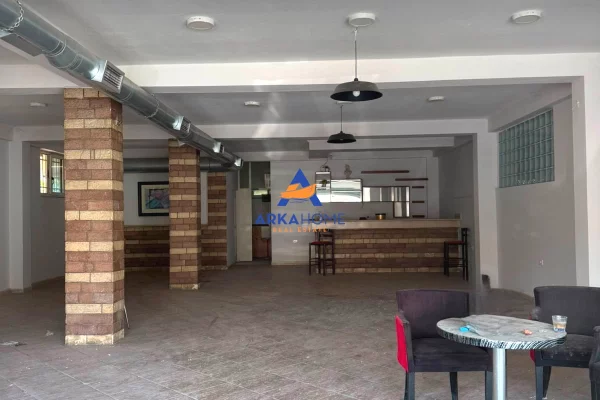 JEPET ME QERA AMBIENT BIZNESI 185 M2 "TE BULEVARDI I RI" 1300 EURO