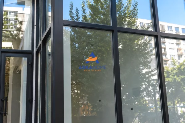 SHITET NJESI BIZNESI "FUSHA E AVIACIONIT" TIRANE 70.82 M2 15.500.000 LEK