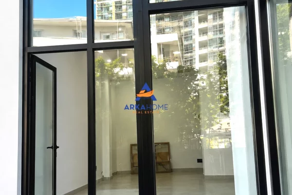 SHITET NJESI BIZNESI "FUSHA E AVIACIONIT" TIRANE 70.82 M2 15.500.000 LEK