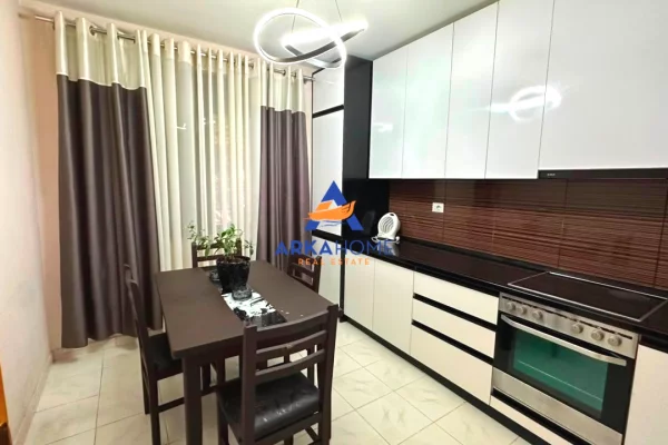 JEPET ME QERA 1+1+BALLKON TE " RRUGA FERIT XHAJKO,RESTORANT DURRESI " 650EURO